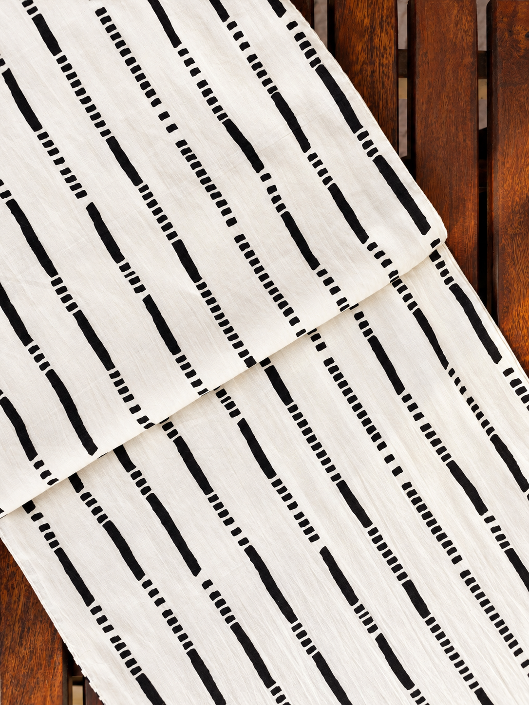 Linework Table runner